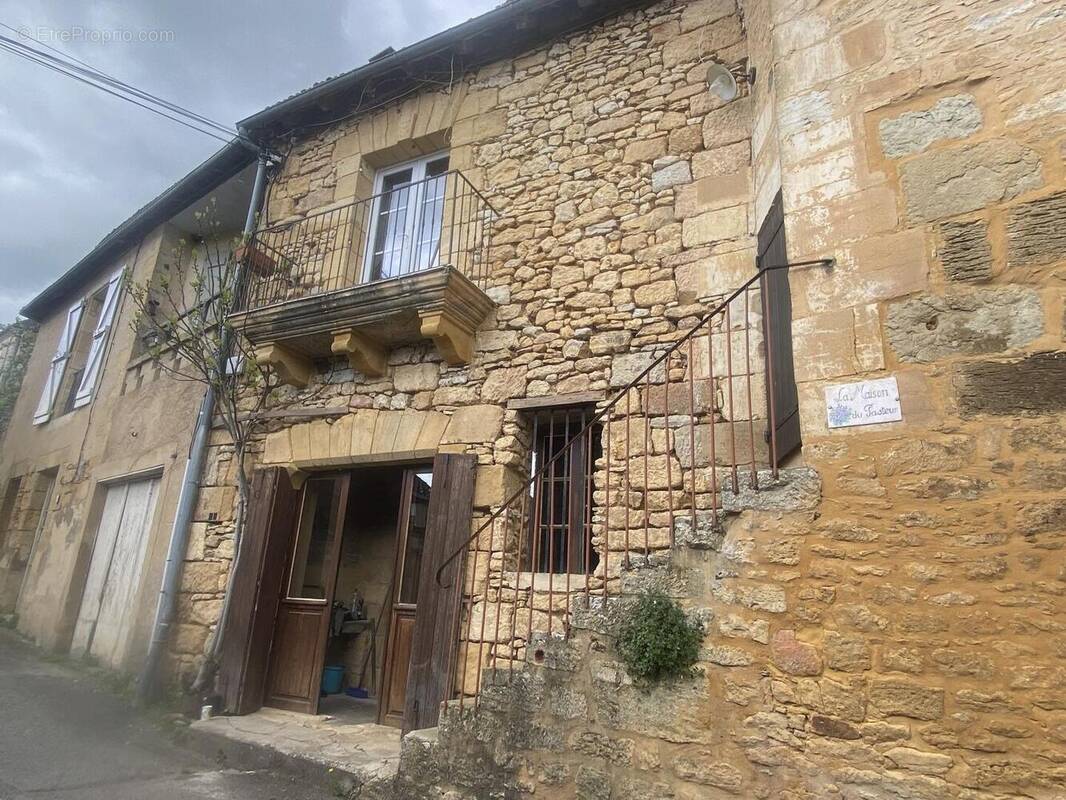 Facade rez-de-rue  - Maison à MEYRALS