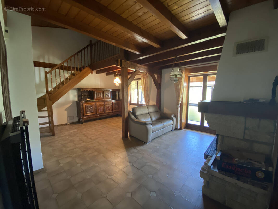 Maison à COMPAINS