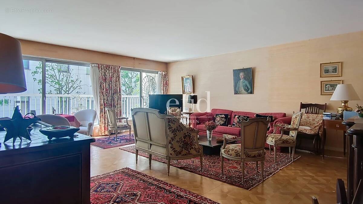 Appartement à NEUILLY-SUR-SEINE