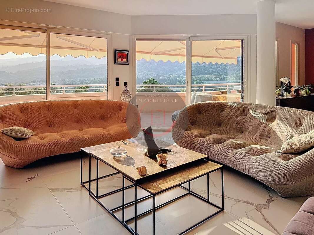 Appartement à MANDELIEU-LA-NAPOULE