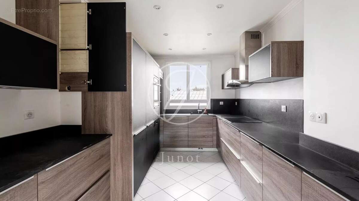 Appartement à PARIS-7E