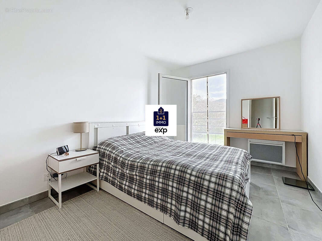 Appartement à ROQUEBRUNE-SUR-ARGENS