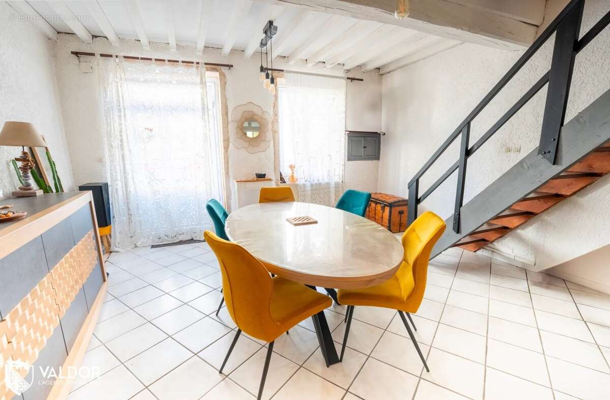 Maison à MONTMERLE-SUR-SAONE