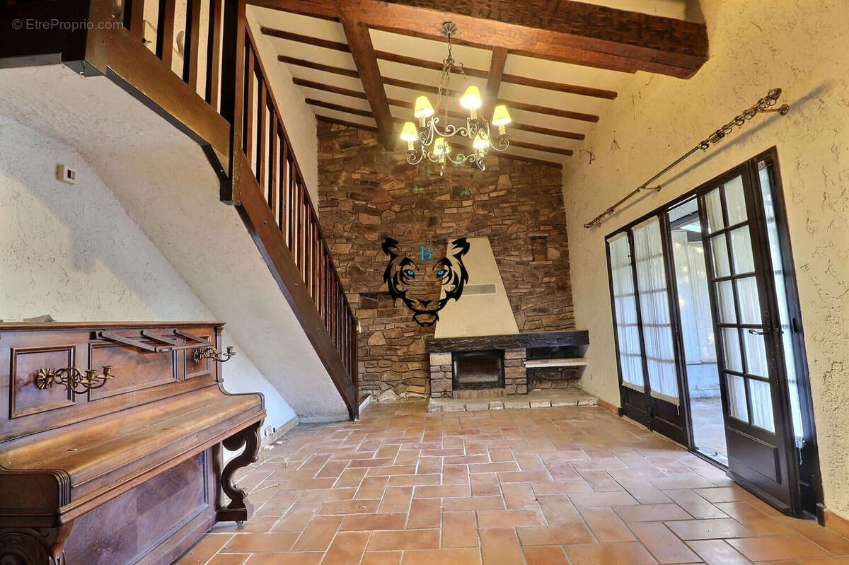 Maison à LES ISSAMBRES
