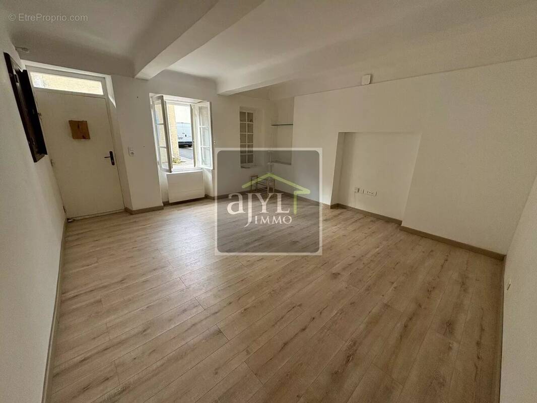 Appartement à CHARLEVAL