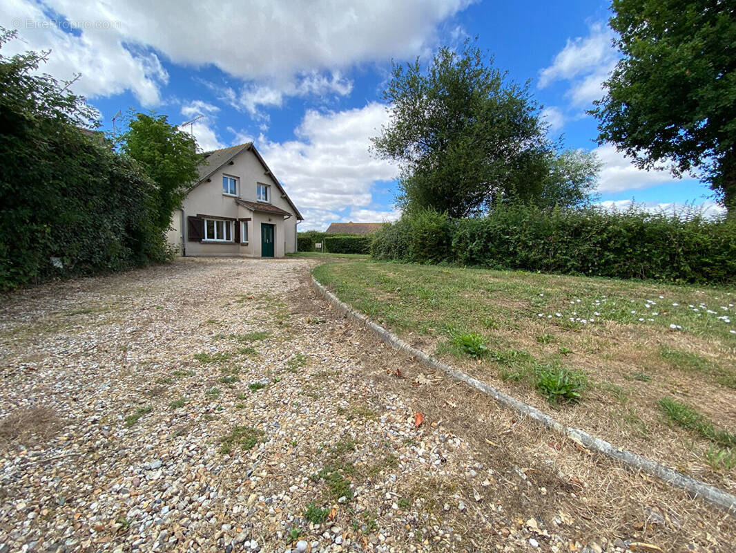 Maison à DAMVILLE