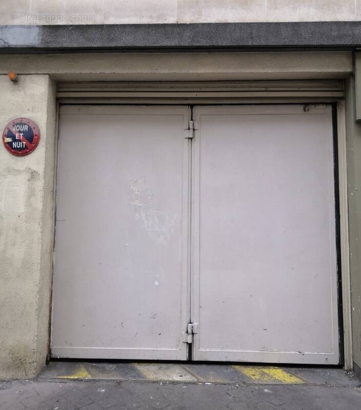 Parking à PARIS-11E
