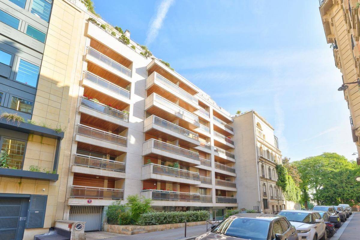 Parking à PARIS-16E