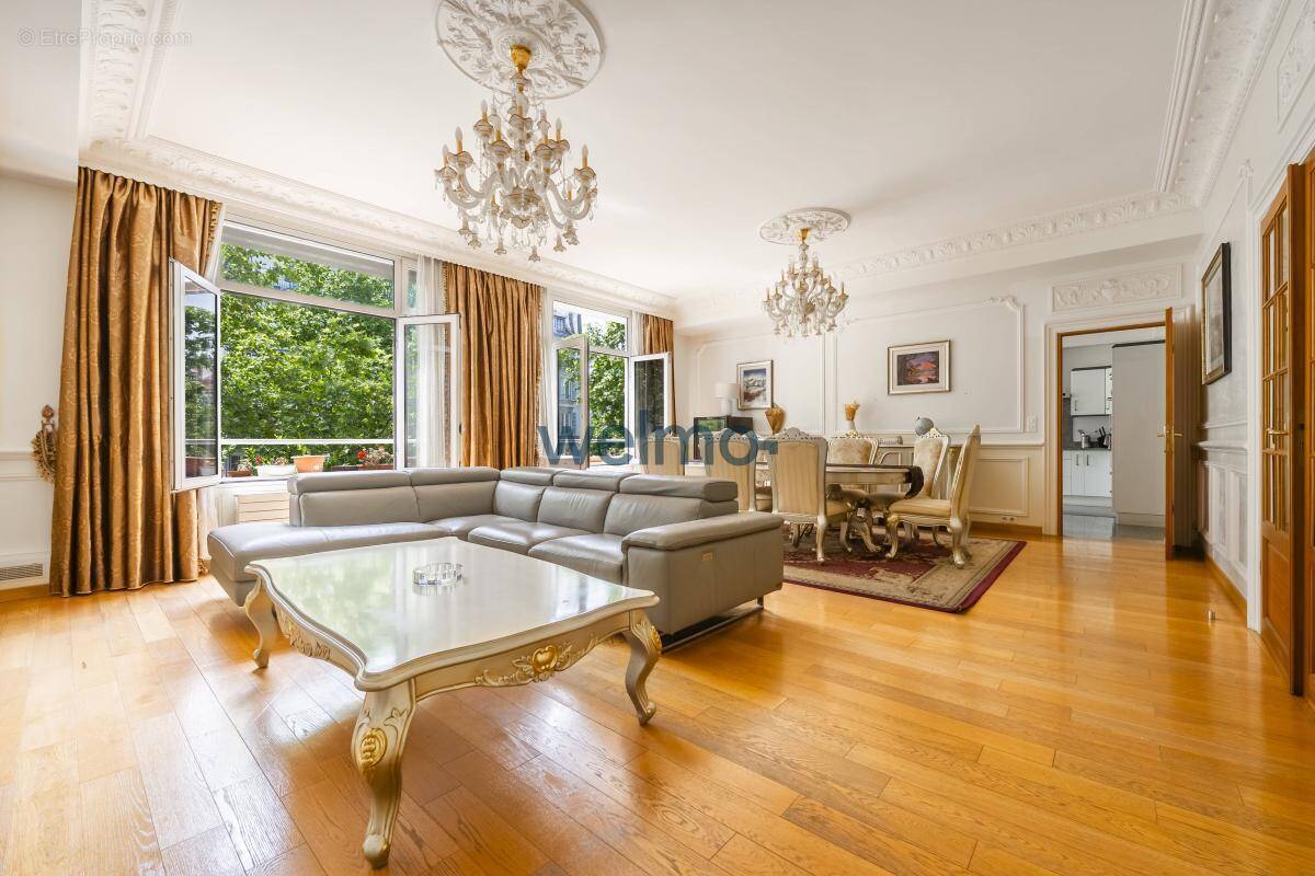Appartement à PARIS-3E