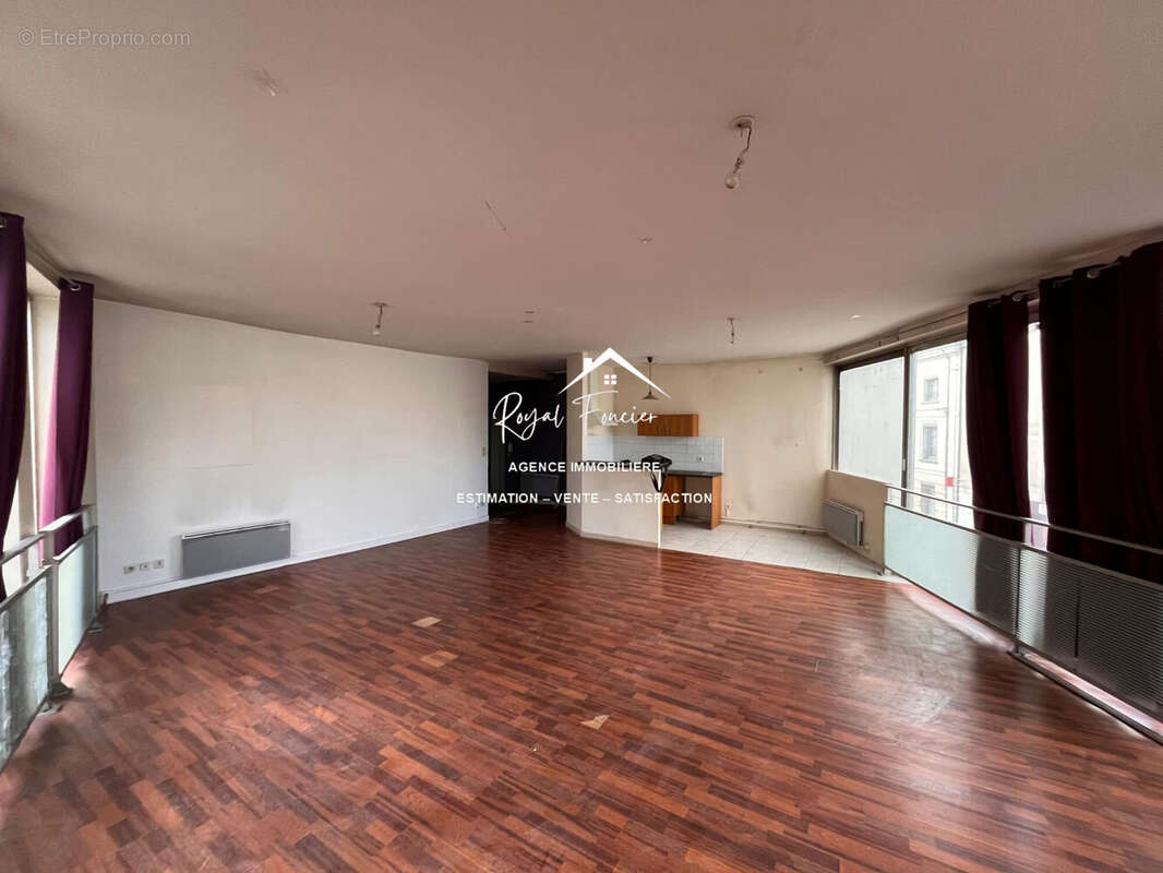 Pièce de vie ouverte sur cuisine de 66 M2 - Appartement à CHATELLERAULT