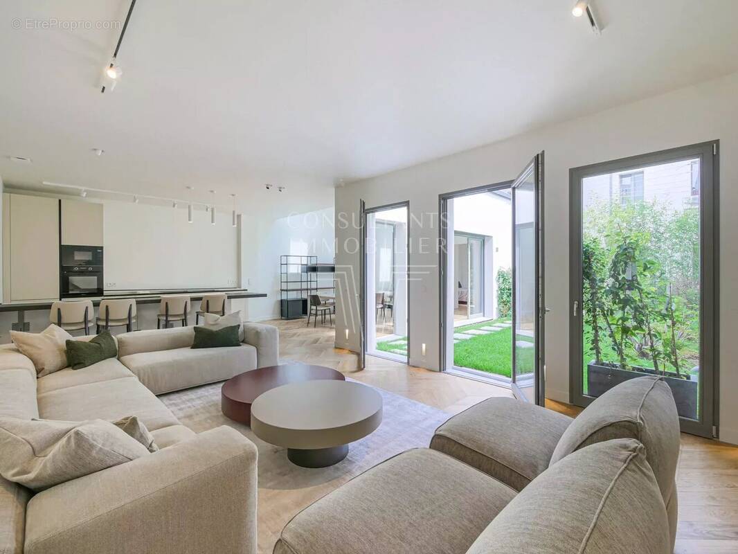 Maison à PARIS-14E