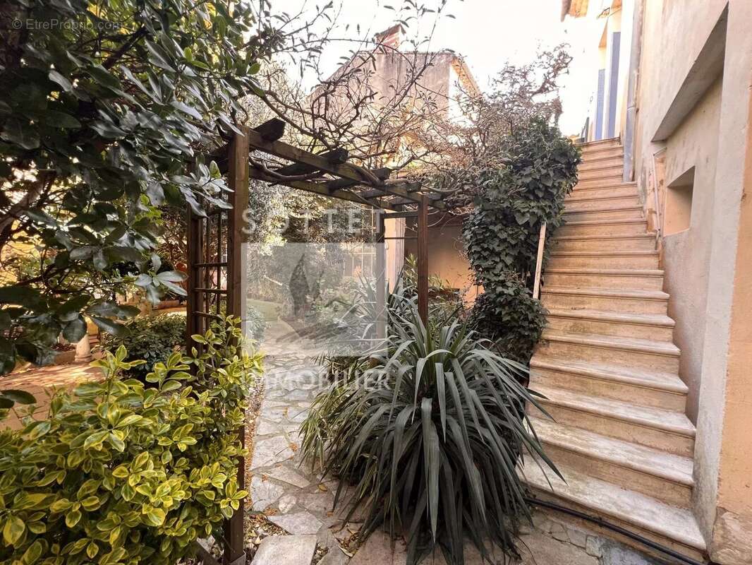 Maison à BOLLENE