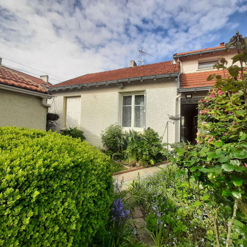 Maison à SAINT-SEBASTIEN-SUR-LOIRE