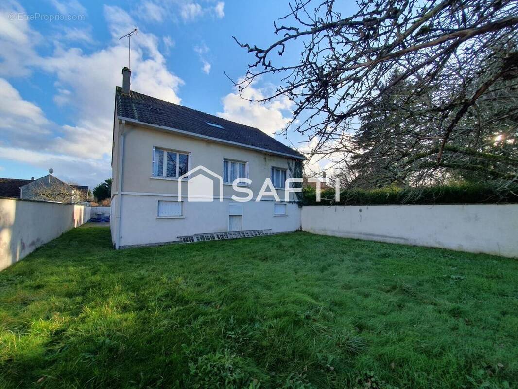 Photo 1 - Maison à MONTCOURT-FROMONVILLE