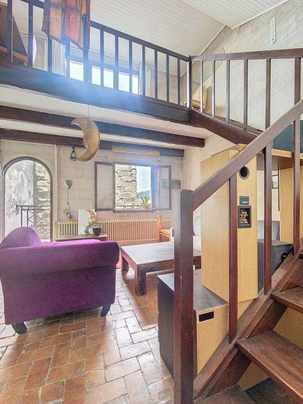 Appartement à VILLENEUVE-LES-AVIGNON