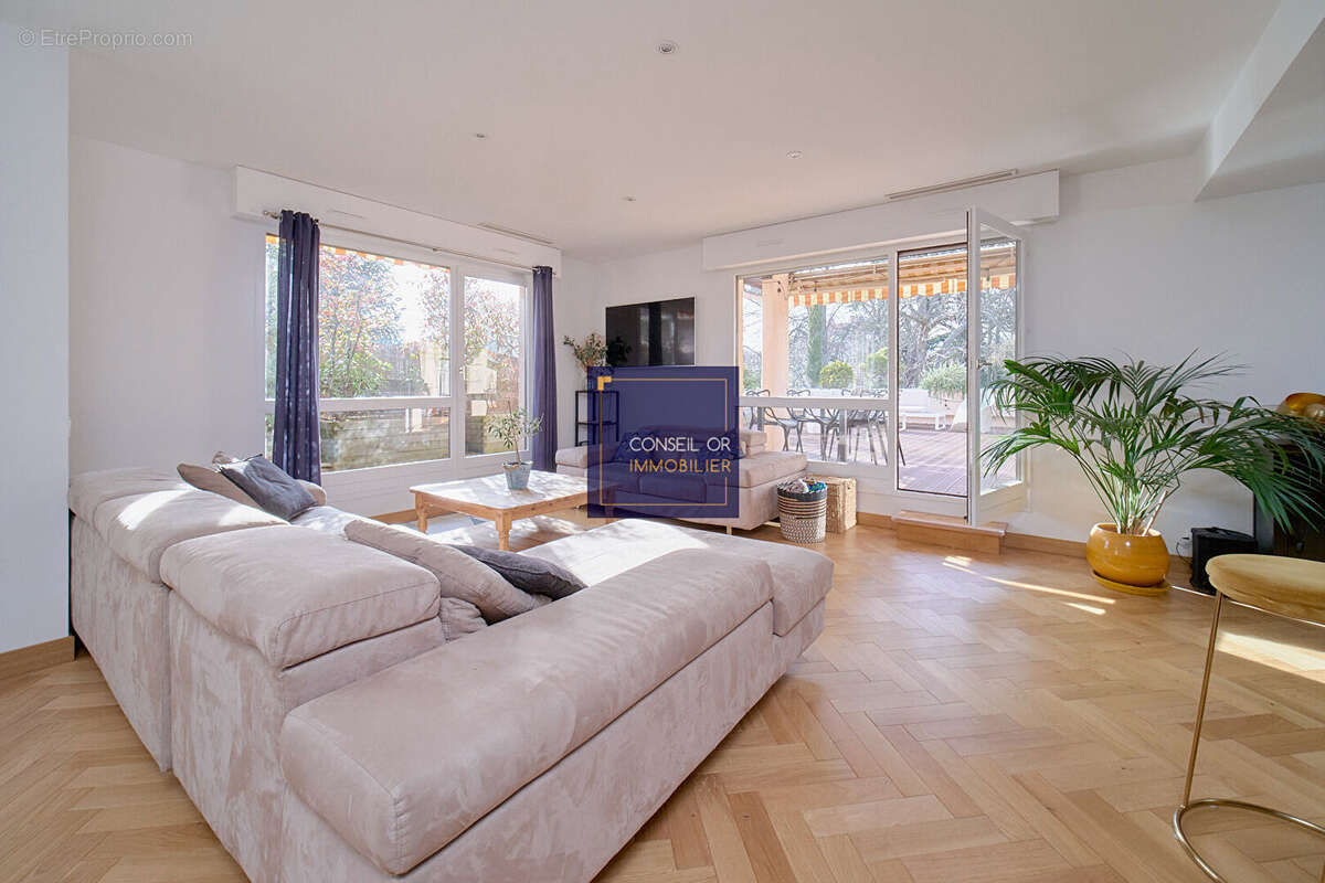 Appartement à SAINT-GENIS-LAVAL
