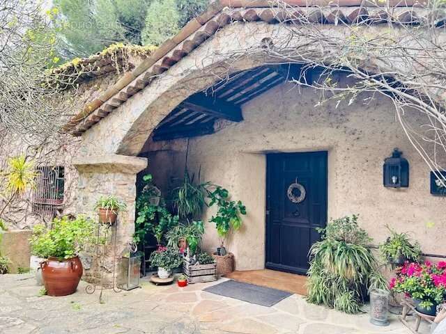 Maison à MOUGINS