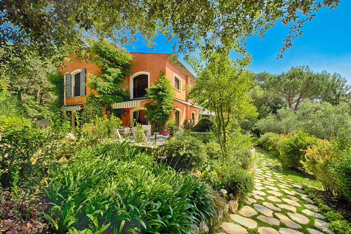 Maison à MOUGINS