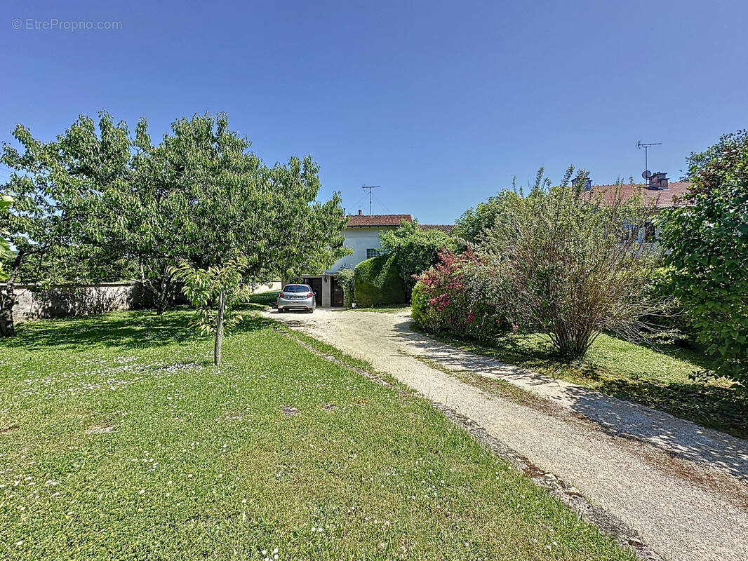 Maison à MIRECOURT