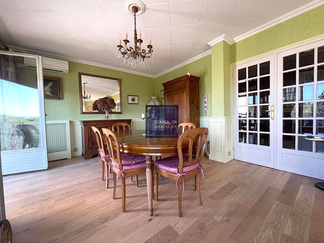 Appartement à SAINT-GENIS-LAVAL