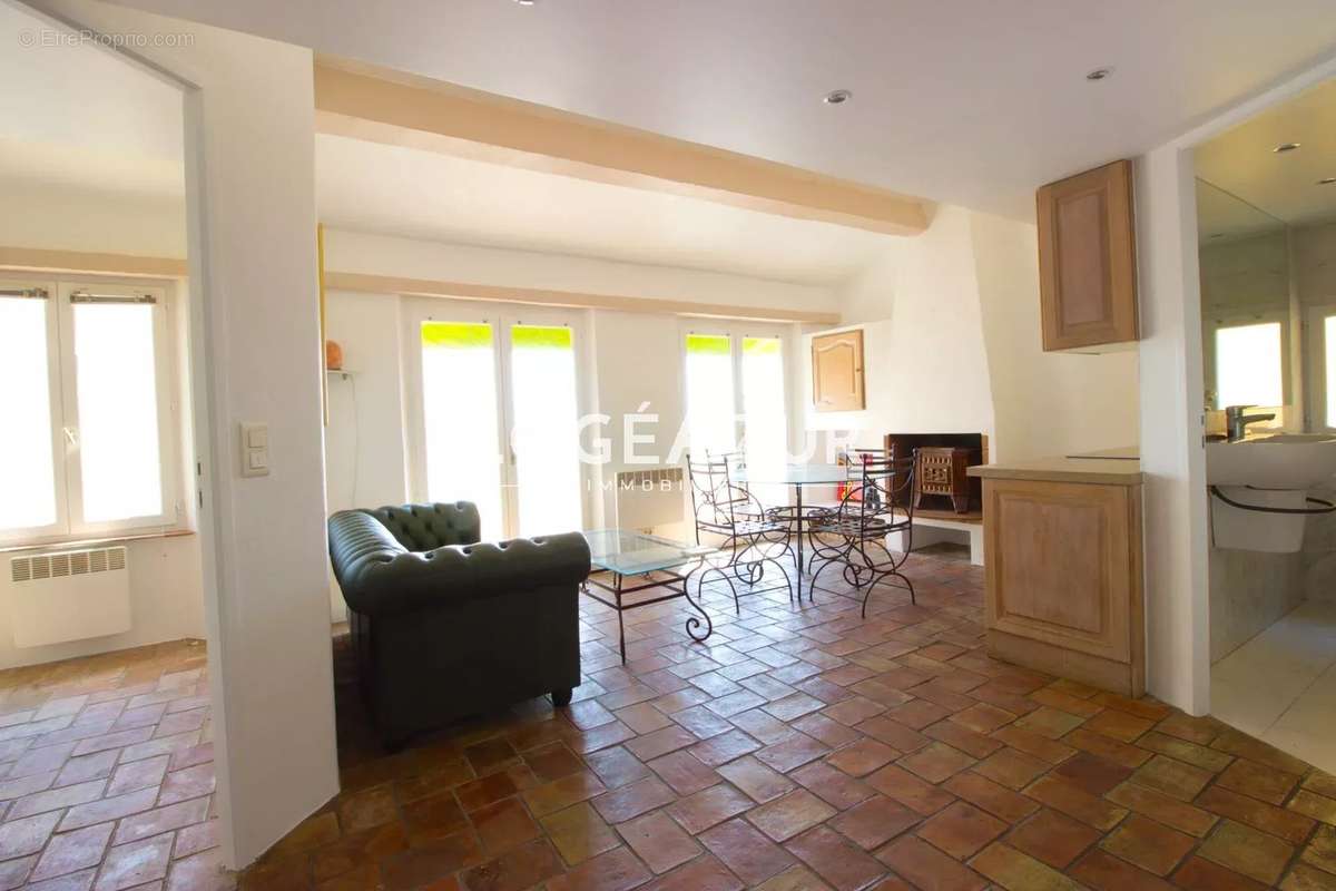 Appartement à VALLAURIS