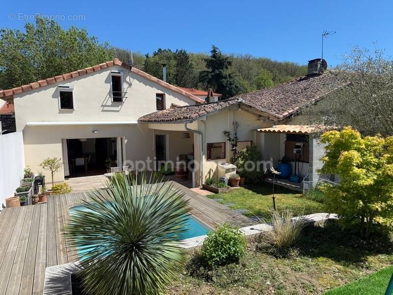 Maison à MONTAIGUT-SUR-SAVE