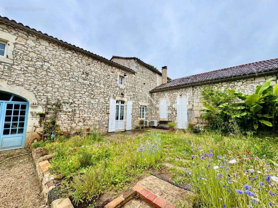Maison à ROUFFIGNAC-DE-SIGOULES