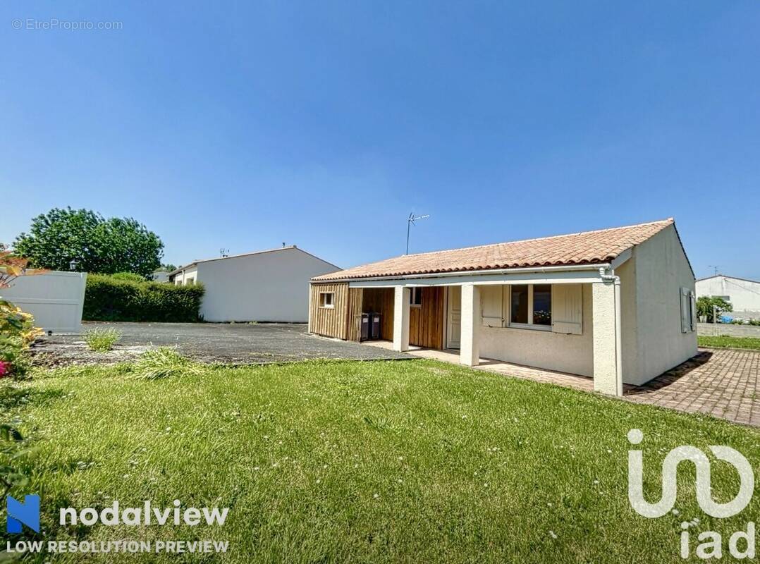 Photo 1 - Maison à SURGERES