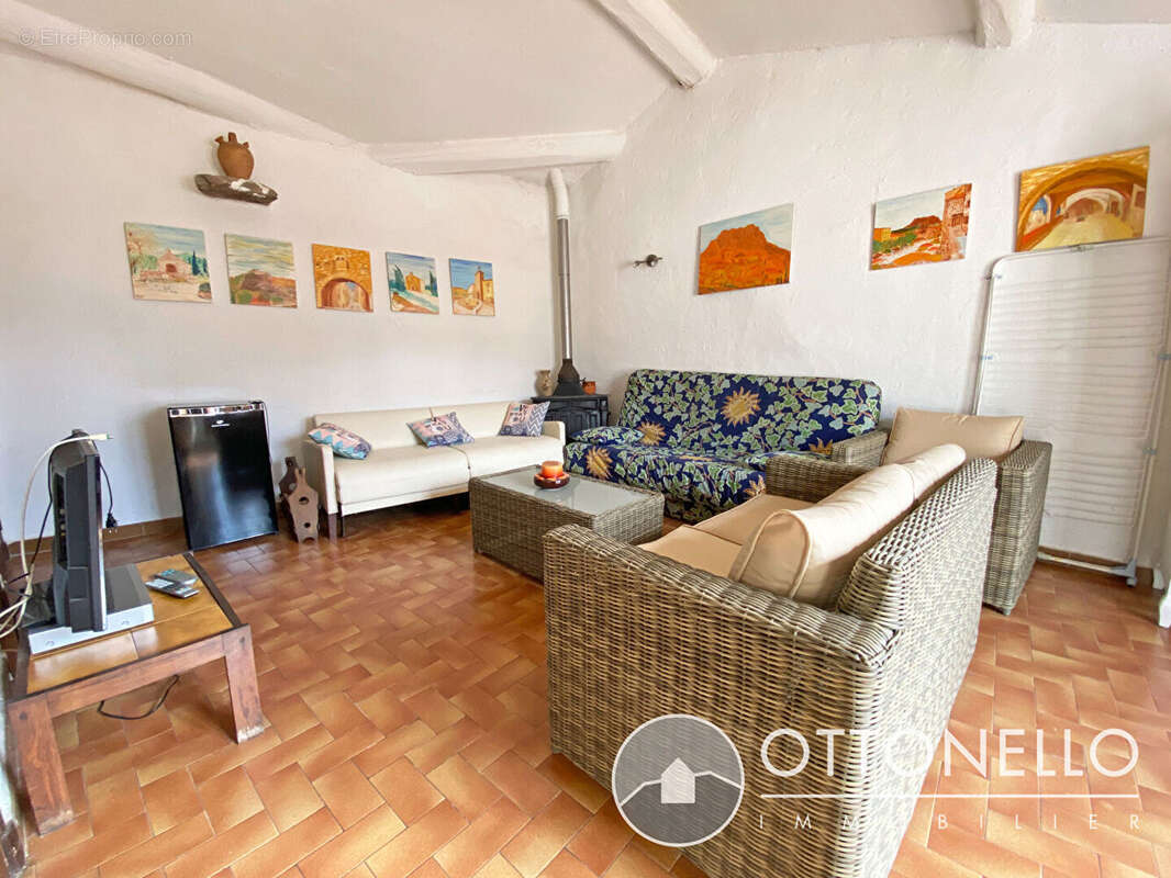 Appartement à ROQUEBRUNE-SUR-ARGENS
