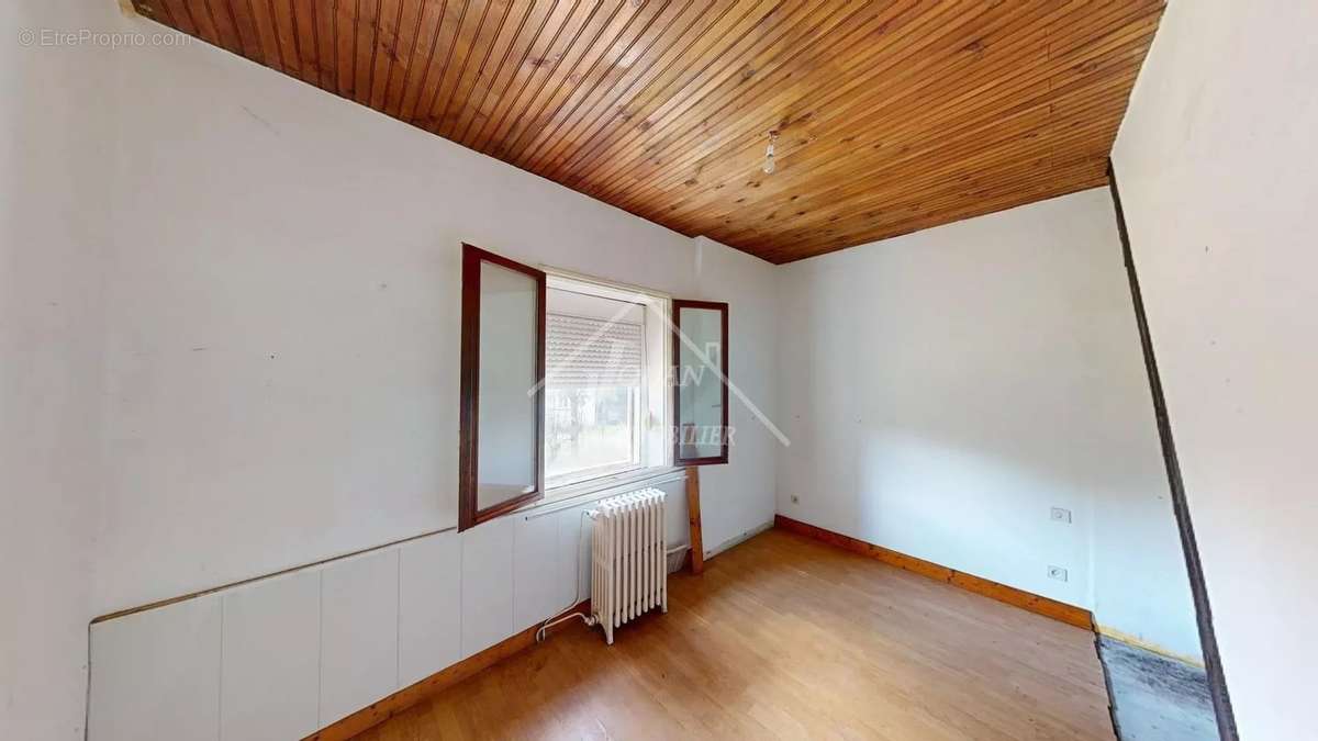 Maison à COSNE-D&#039;ALLIER
