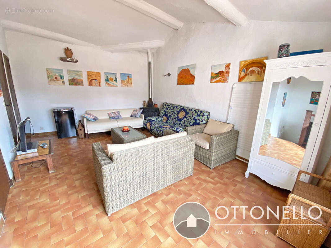 Appartement à ROQUEBRUNE-SUR-ARGENS