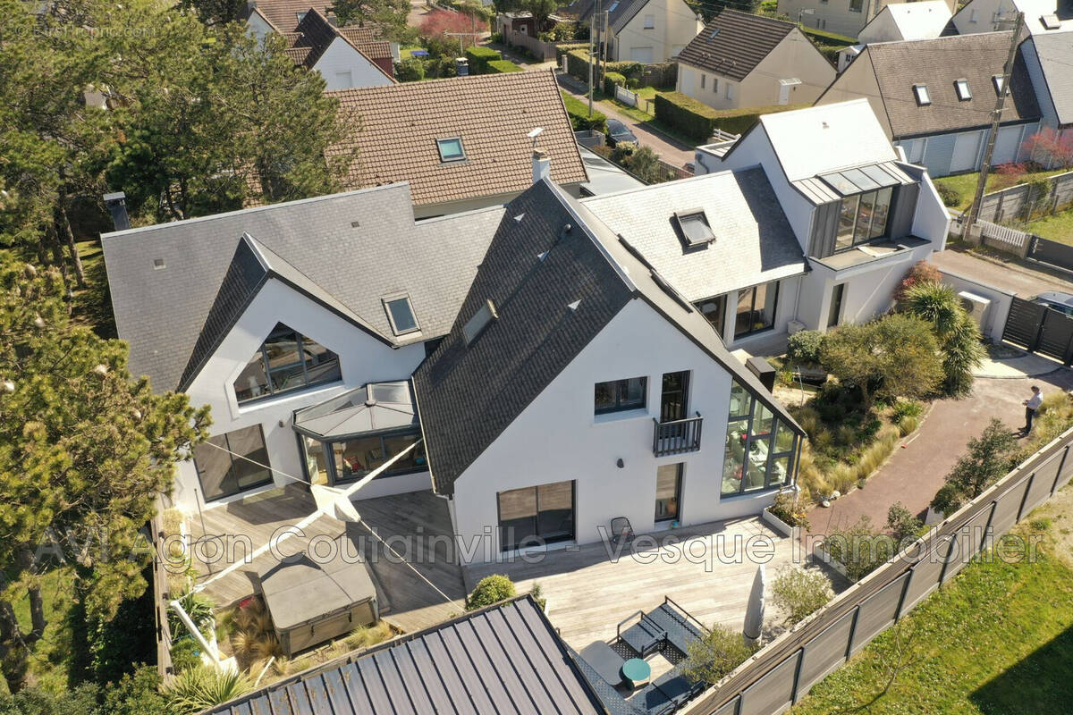 Maison à AGON-COUTAINVILLE