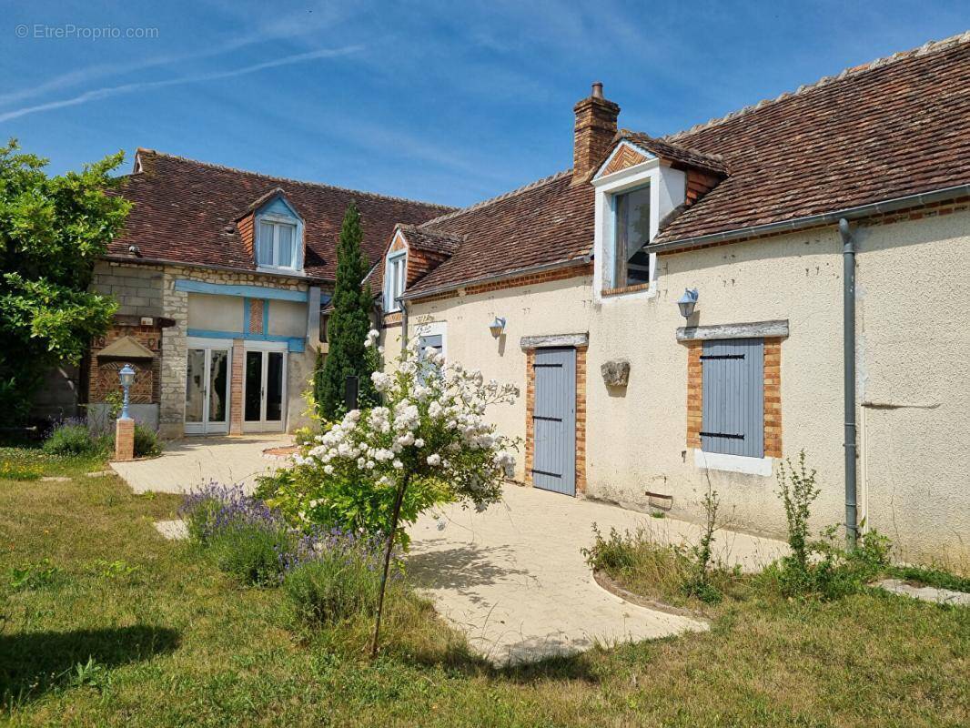 Maison à PLAIMPIED-GIVAUDINS