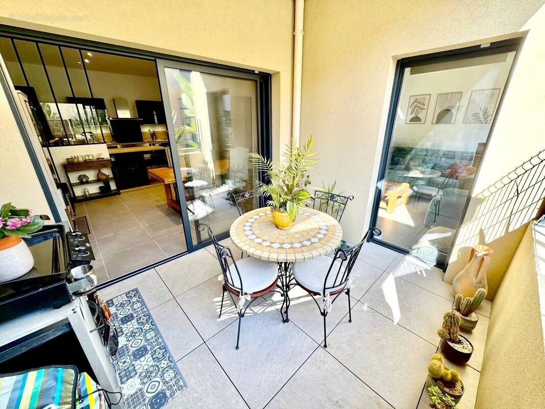 Appartement à VALLAURIS