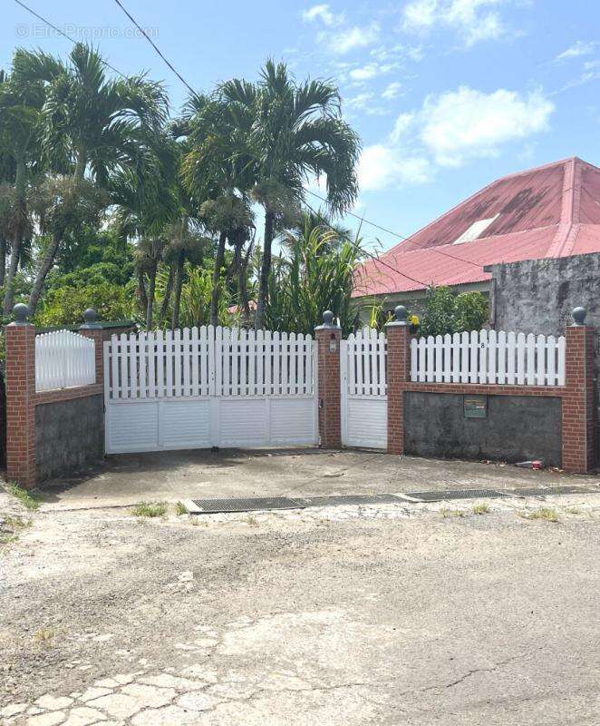 Maison à MORNE-A-L&#039;EAU
