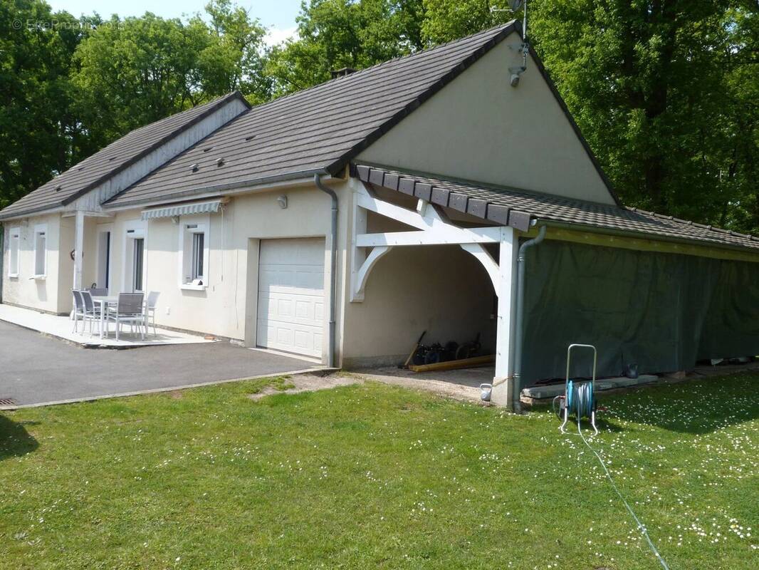 Maison à THEILLAY