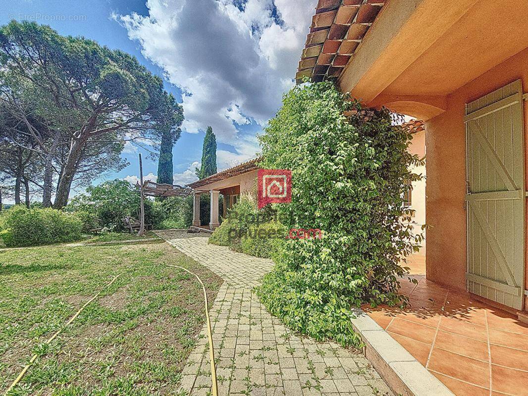 Maison à ROQUEBRUNE-SUR-ARGENS
