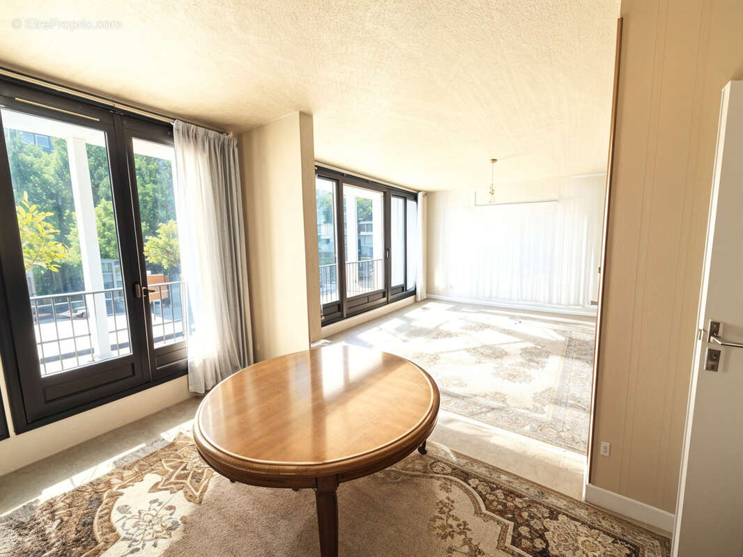 Appartement à COURBEVOIE