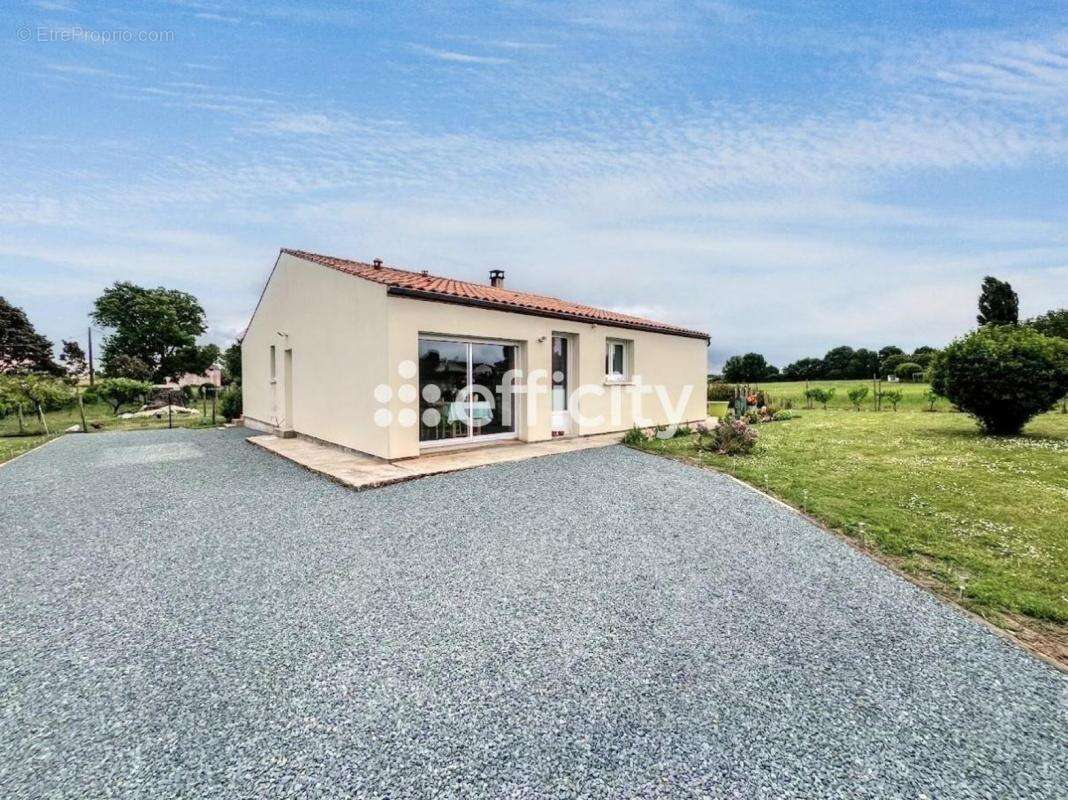 Maison à CORME-ECLUSE