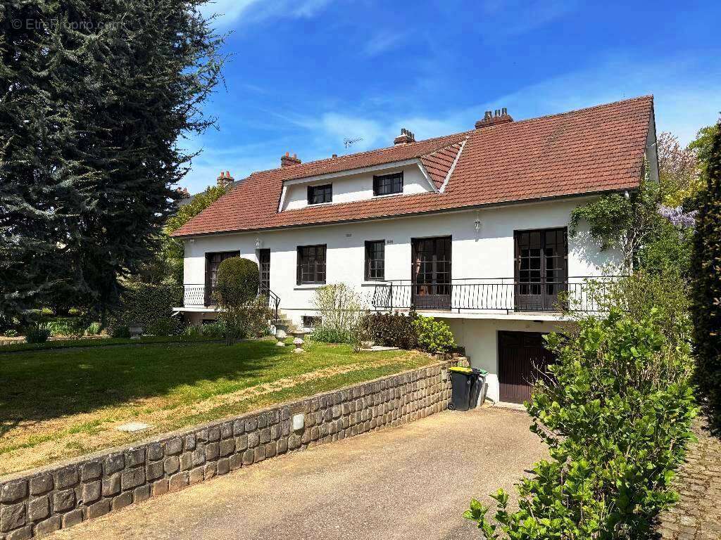 Maison à GREGES