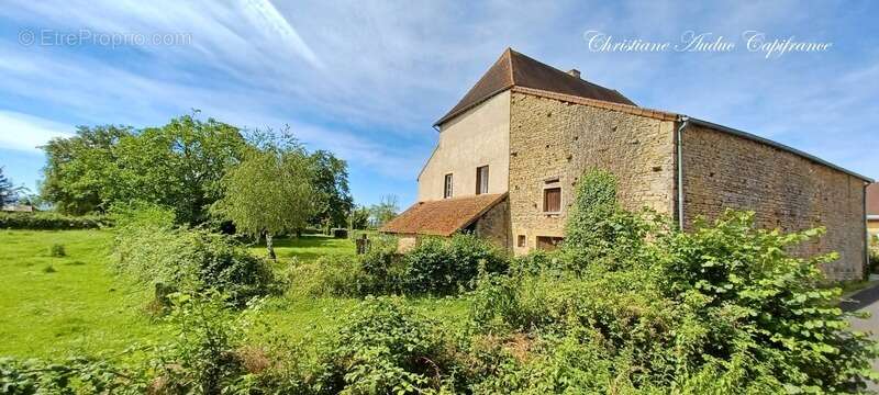 Maison à CLUNY