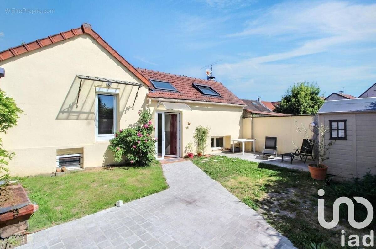Photo 1 - Maison à BALLAINVILLIERS