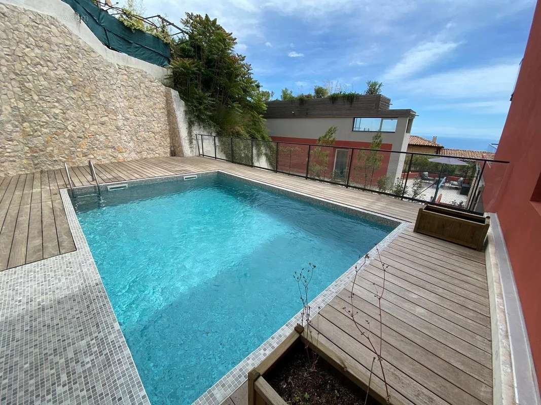 Appartement à LA TURBIE