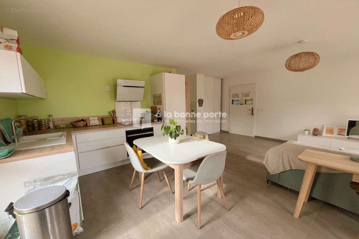 Appartement à CHATEAUNEUF-LE-ROUGE