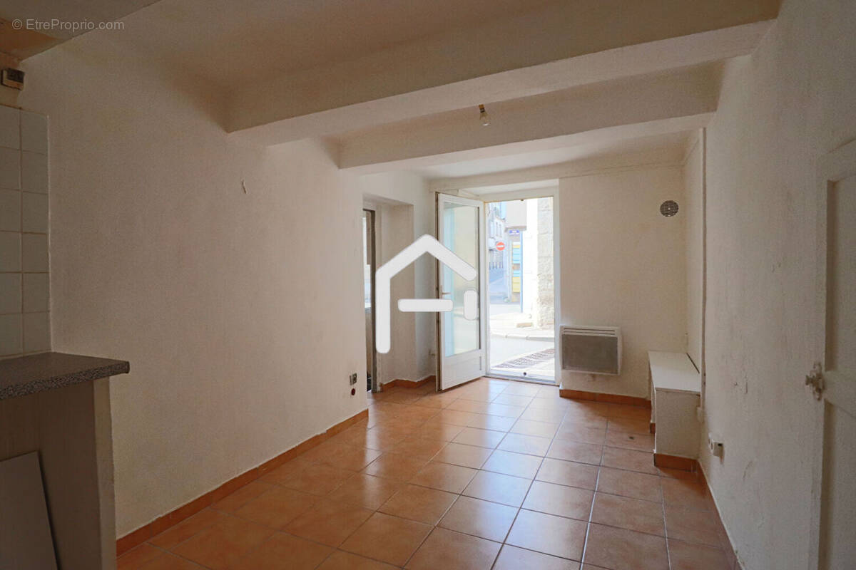 Appartement à SAINT-MITRE-LES-REMPARTS