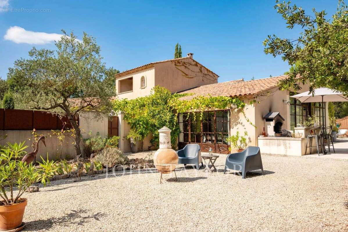 Maison à LACOSTE