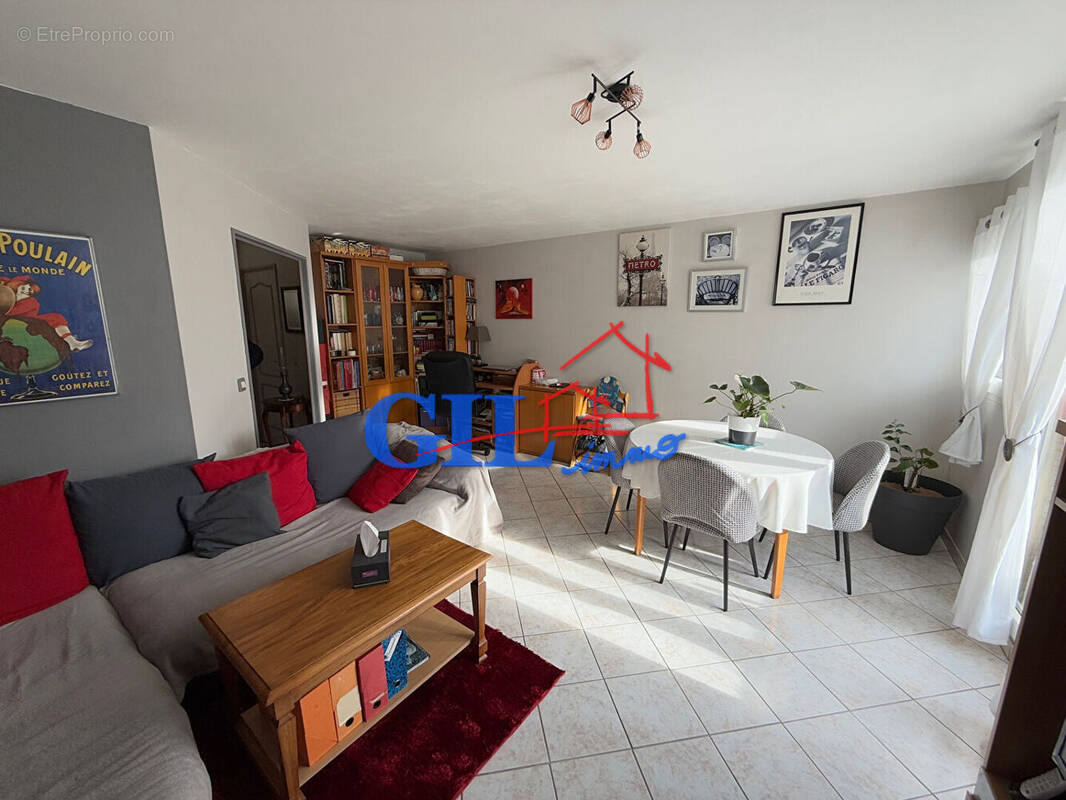 Appartement à SAVIGNY-LE-TEMPLE