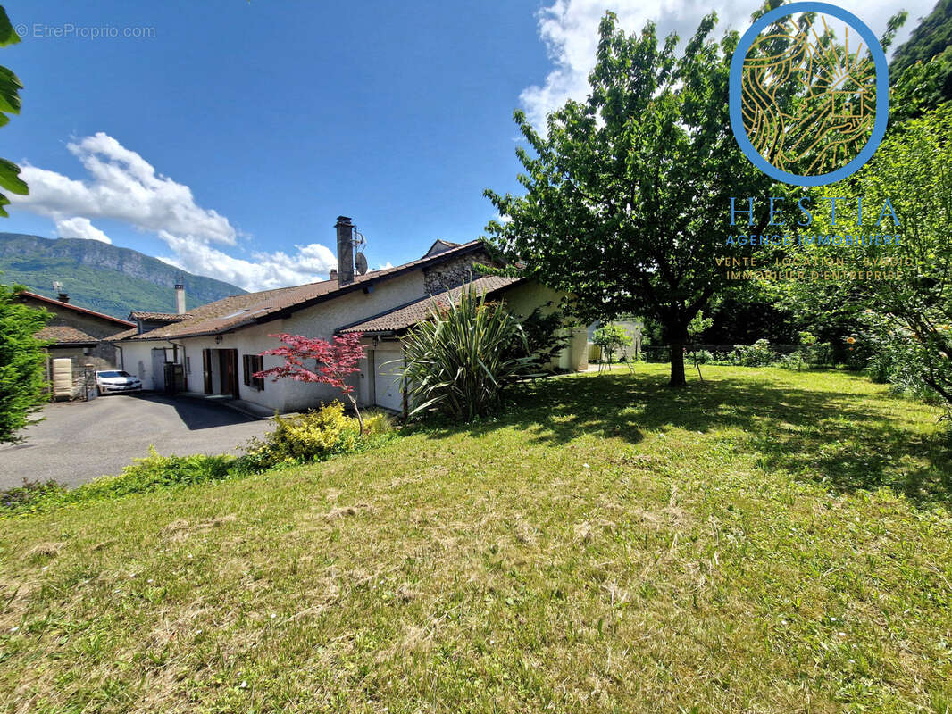 Maison à VEUREY-VOROIZE