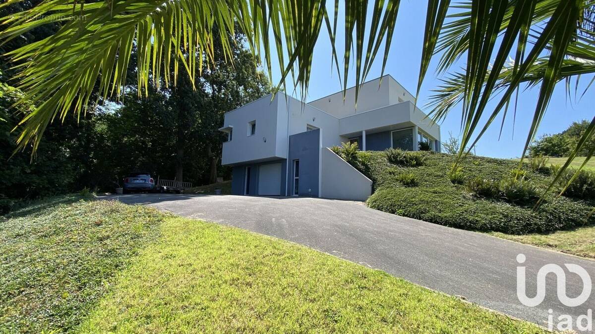 Photo 1 - Maison à TREDREZ-LOCQUEMEAU