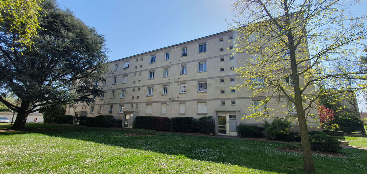 Appartement à L&#039;HAY-LES-ROSES